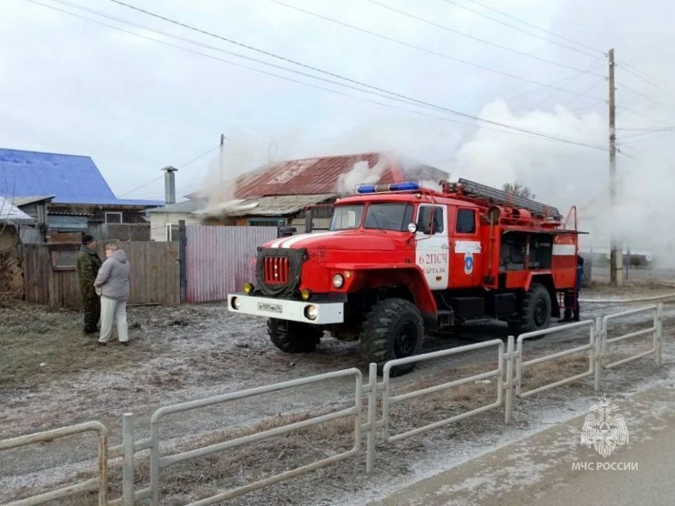 В Карталах загорелся дом многодетной семьи: есть пострадавший