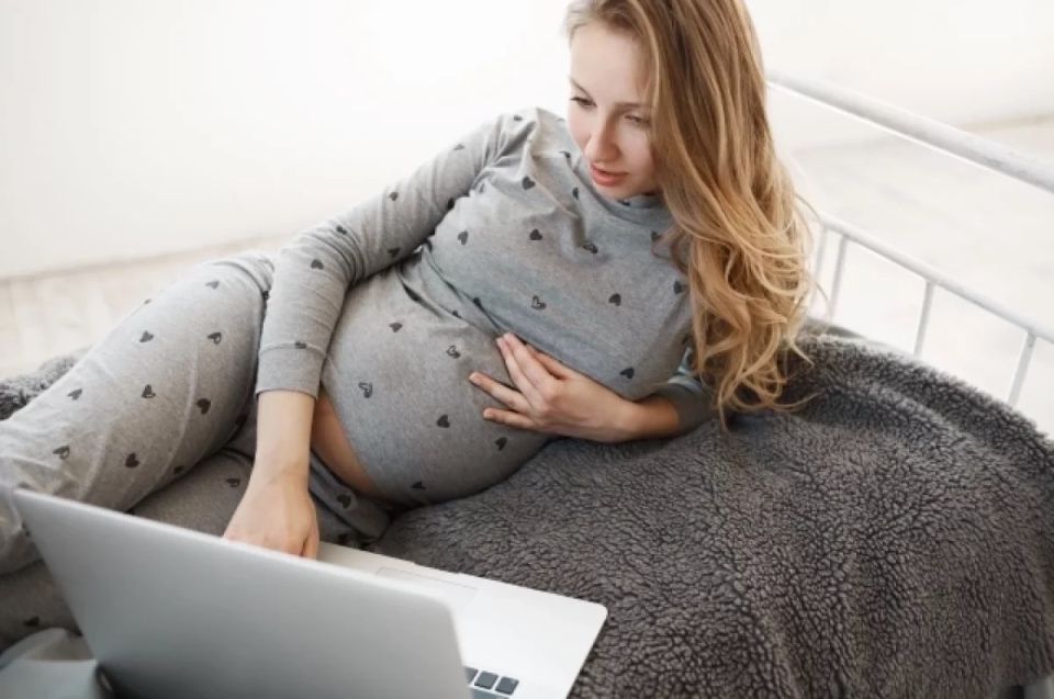 Максимальное пособие по беременности и родам в 2026 году составит 955 000 рублей