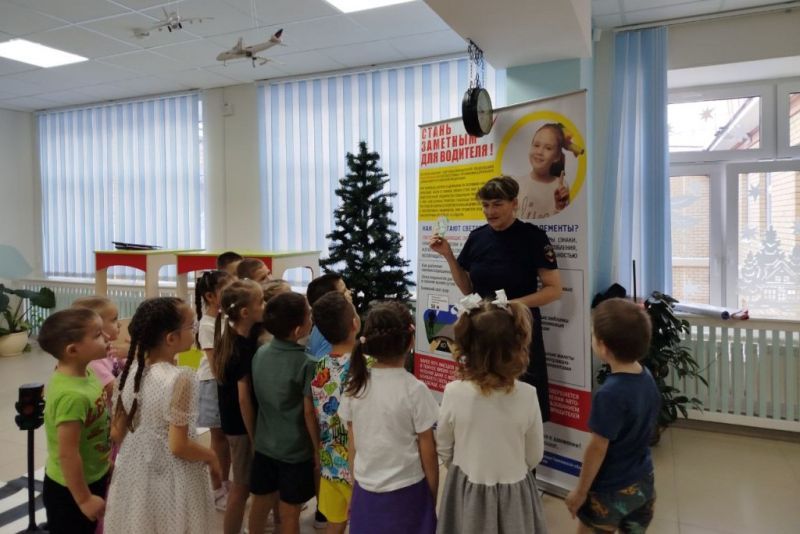 Тюменские дошкольники осваивают уроки безопасного поведения на дорогах