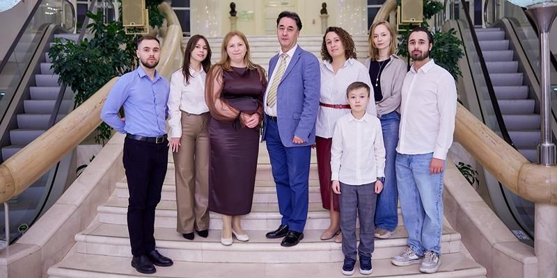 «Семья — это школа любви». Почетные родители — о воспитании детей и внуков