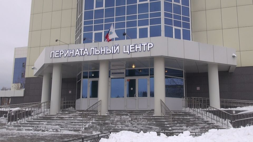 Главврач саратовского перинатального центра запретила выписывать женщин в районы области при плохой погоде