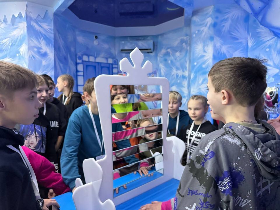 Около 40 воспитанников детских домов Нижегородской области посетили резиденцию Деда Мороза в Великом Устюге