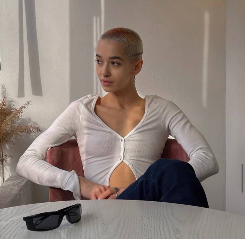 В Москве задержана дама, которая принимала роды в надувном бассейне у блогера Аишы Чагаевой