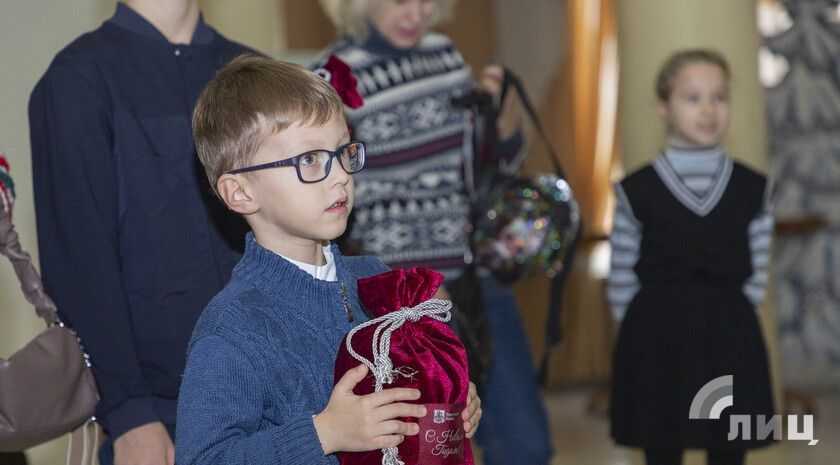 Около 18 тыс. детей воспитываются в многодетных семьях ЛНР