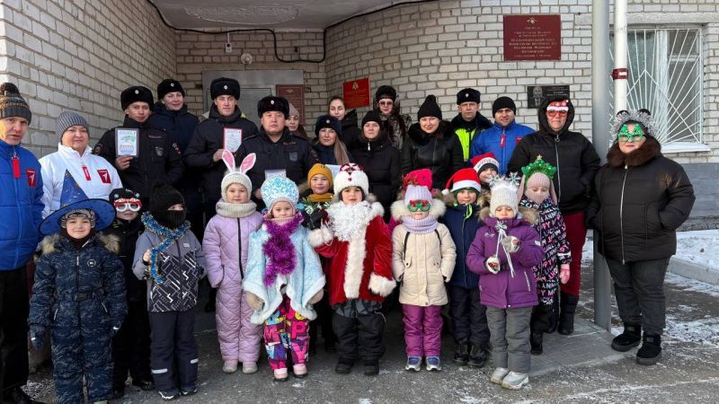 В Тюменской области активисты «Движения Первых» и воспитанники детского сада стали участниками экскурсии по отделу полиции