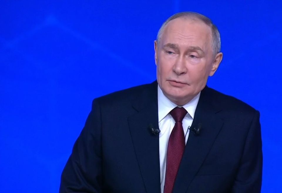 Президент России Владимир Путин заявил, что считает правильной постановку вопроса о продлении пособия по уходу за ребенком