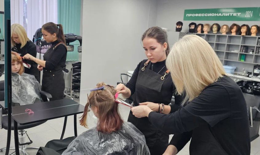 Модный приговор по-амурски: к Новому году воспитаннице детдома помогли исполнить мечту о преображении