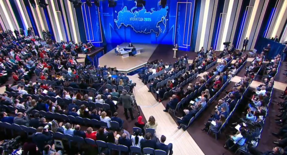 Владимир Путин заявил о необходимости сохранения уровня доходов семей при рождении детей