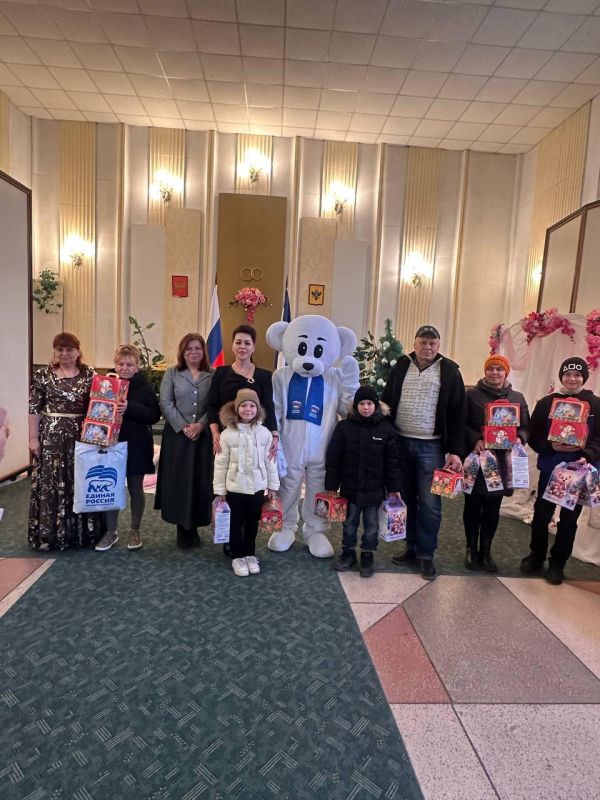 Торжественное чествование многодетных семей в Геническом ЗАГСе в день памяти святителя Николая