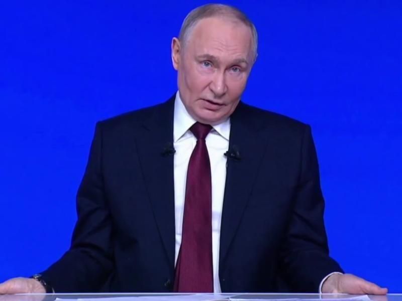 Путин призвал сделать «модным» рождение ребенка