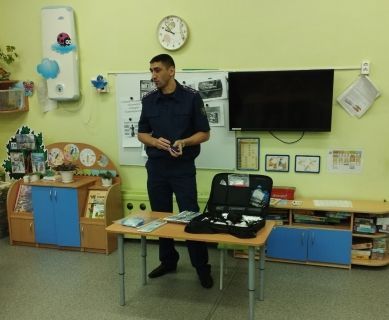 Следователь Приморского межрайонного следственного отдела провел познавательное занятие для воспитанников детского сада