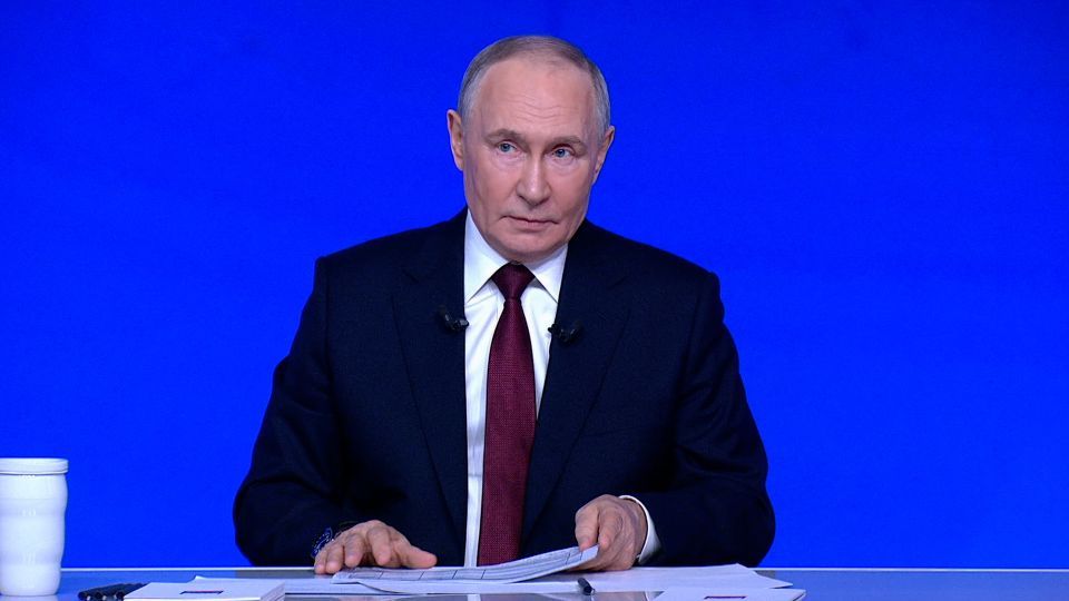 Владимир Путин: России нужно добиться рождаемости хотя бы в два ребенка на женщину