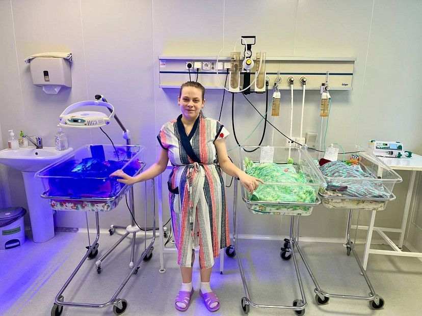 В саратовском роддоме мать двоих детей родила тройню