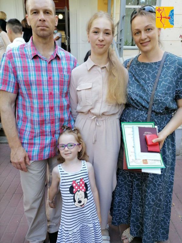 Две кировские семьи отмечены государственной наградой за воспитание детей