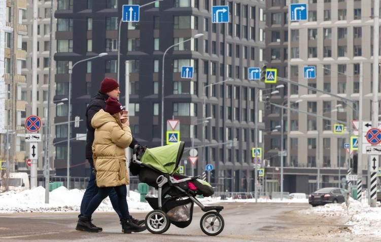 В России в 2026 году выплаты семьям с детьми составят около 9,2 тыс. рублей