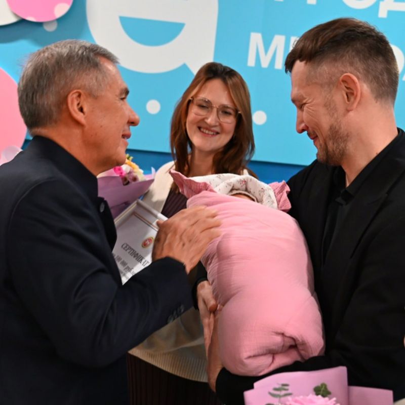 Во время рабочей поездки в Альметьевский район Раис Татарстана Рустам Минниханов посетил два важных объекта - обновлённое исламское медресе и новый перинатальный центр