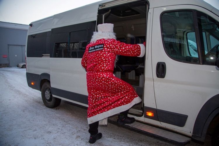 Росгвардейцы поздравили воспитанников детского центра с наступающим Новым годом