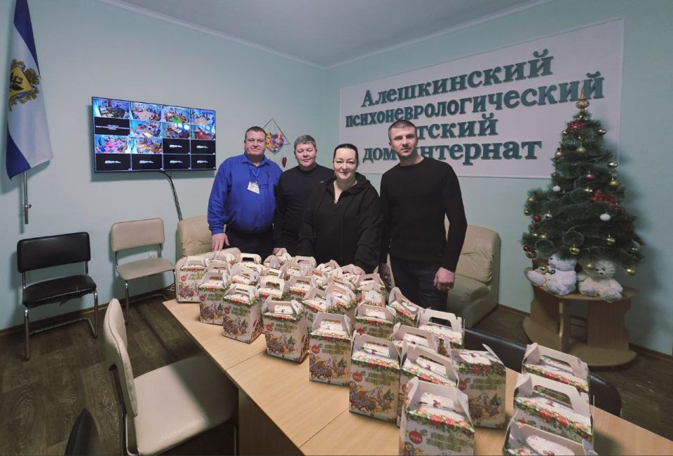 «Единая Россия» передала новогодние подарки воспитанникам детского дома-интерната в Скадовске