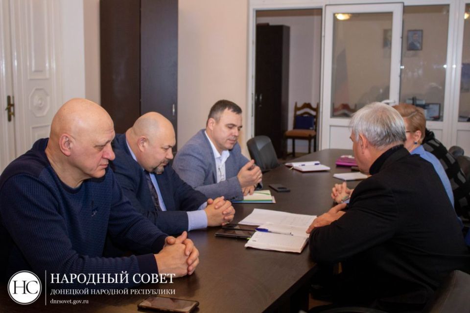 Профильный Комитет провел встречу с Министром здравоохранения ДНР Константином Масниковым