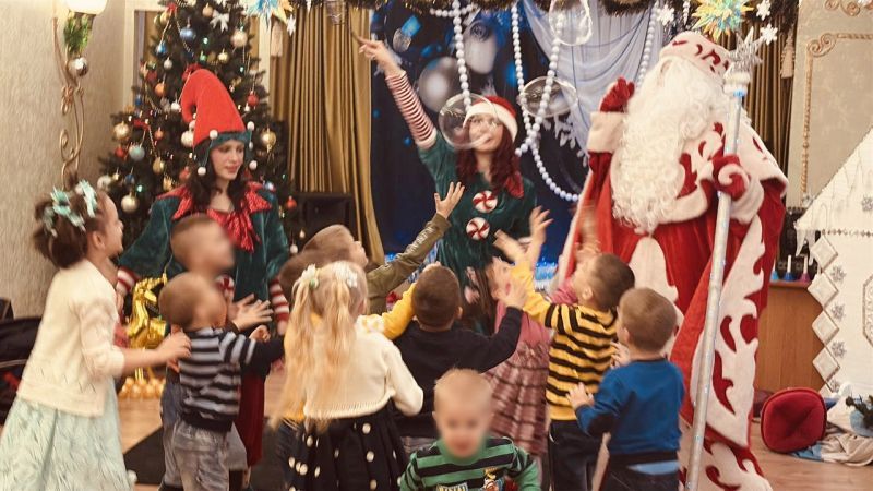 Полицейские навестили детей-сирот в Донецке