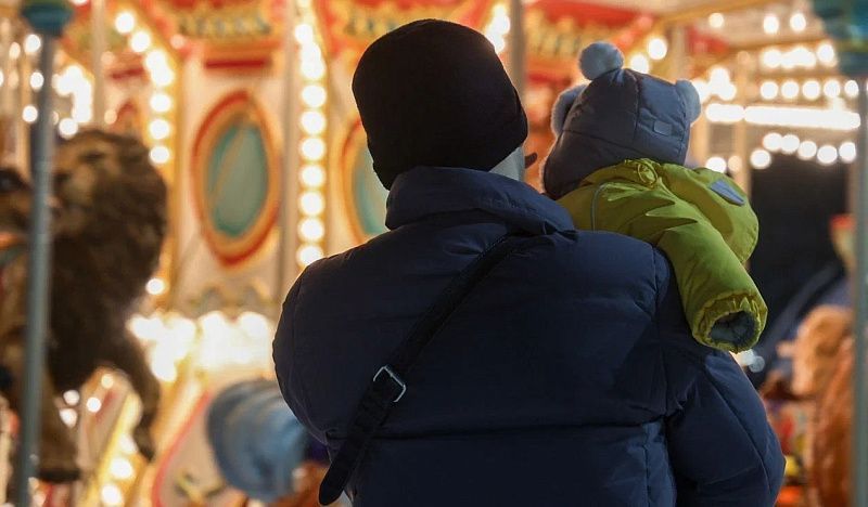 Детские пособия за декабрь тем, кто получает выплаты через банки, перечислят перед Новым годом