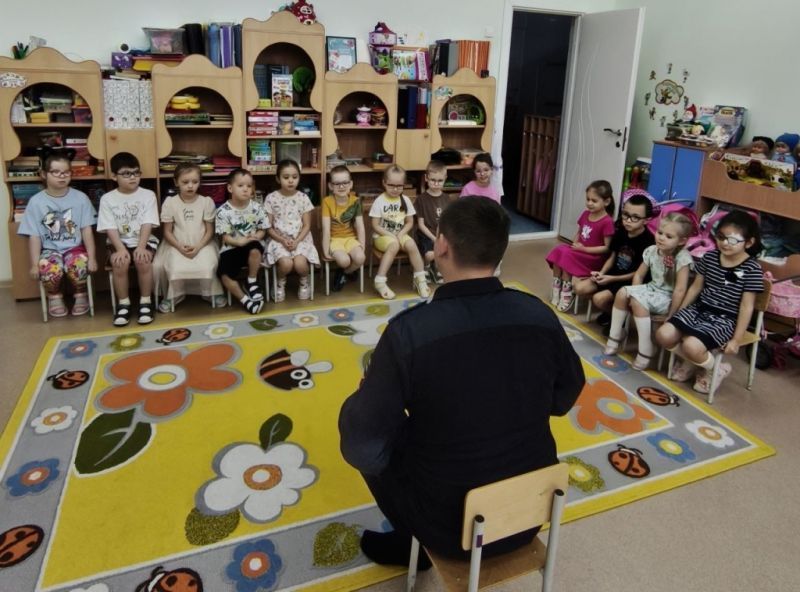 Ноябрьские автоинспекторы провели урок дорожной безопасности «ПДД знай! ПДД соблюдай!»