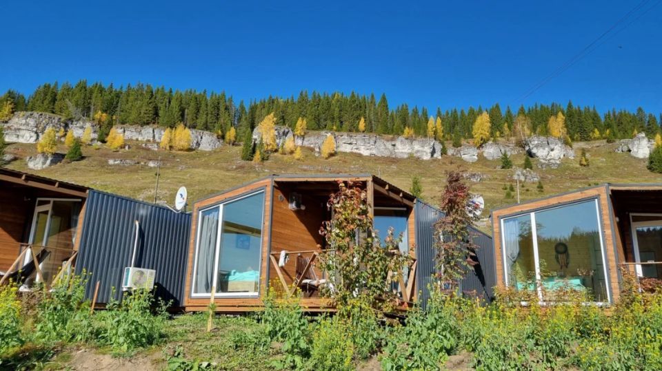 Благодаря господдержке на берегу реки Усьва успешно развивается эко-глэмпинг «Территория»