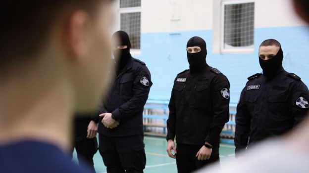 «Варк» раскрывает лица: люди в форме поздравили юных ямальцев с Новым годом