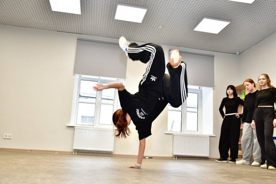 Сегодня начал работу обновленный Молодёжный центр имени В.Н. Огонькова в Боровичах