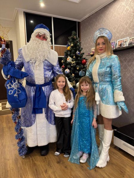 В Рязани Полицейский Дед Мороз поздравил детей из семей сотрудников органов внутренних дел, погибших при исполнении служебных обязанностей, и многодетных семей сотрудников полиции