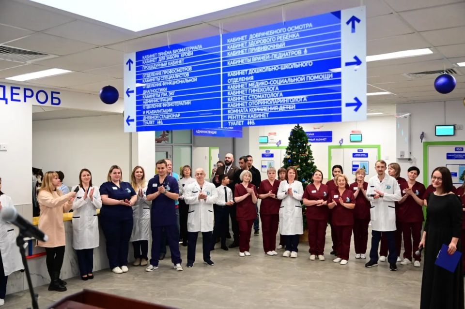 Губернатор Свердловской области Денис Паслер открыл новую детскую поликлинику в Арамили