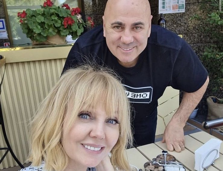 Саратовская певица забеременела в 47 лет