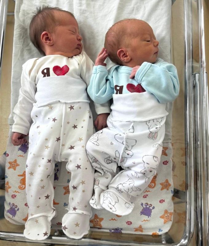 «Королевская» двойня родилась в многодетной семье из Тосненского района