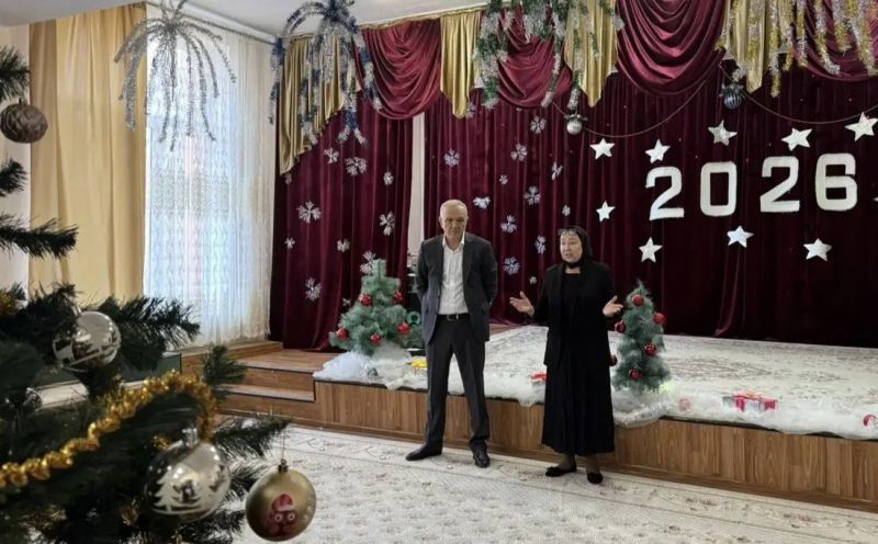 Министр внутренних дел Дагестана Абдурашид Магомедов поздравил с наступающим Новым годом воспитанников детского дома в Избербаше