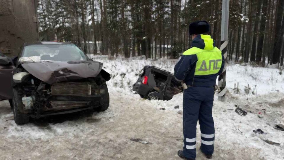 В ДТП под Первоуральском пострадали грудной ребенок и беременная женщина