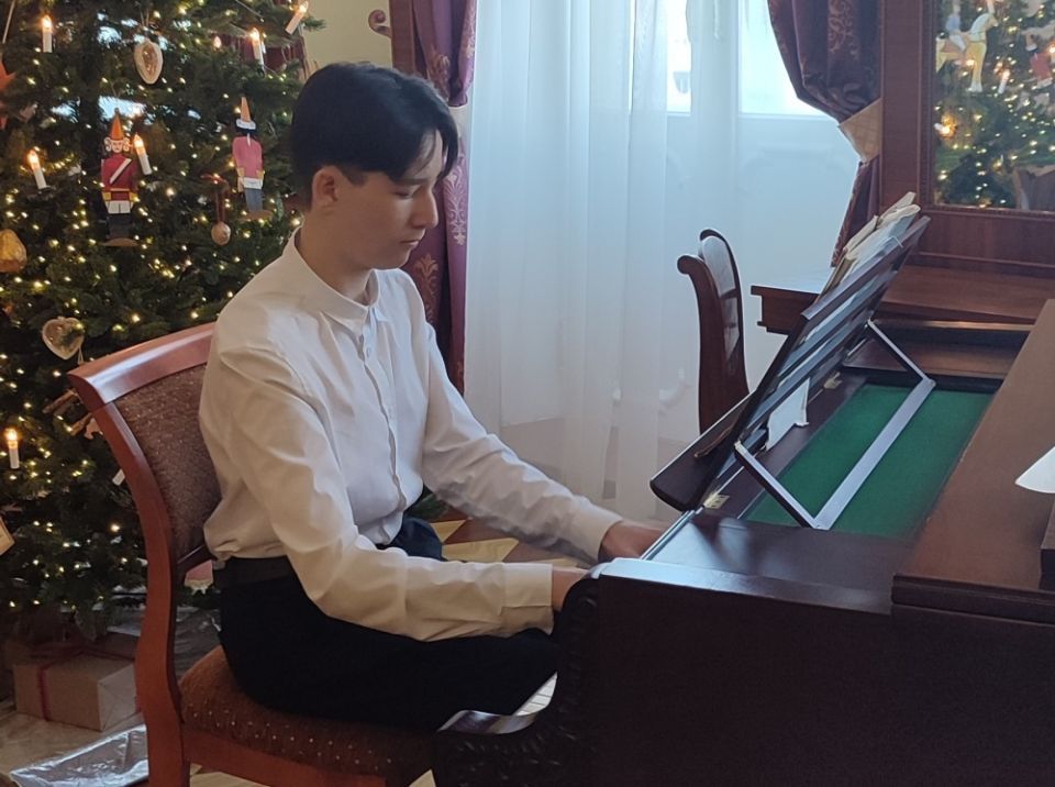 Мечту юного музыканта из многодетной семьи из Ижевска исполнили в рамках «Елки желаний»