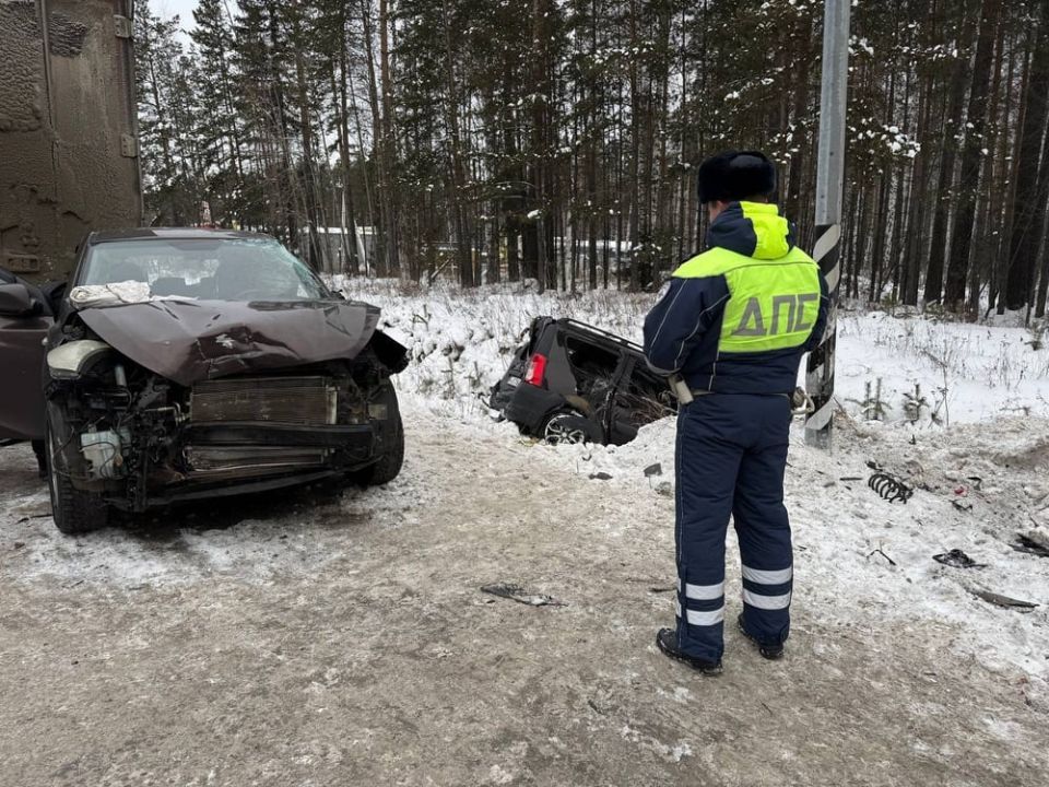 На трассе Пермь-Екатеринбург в ДТП пострадали беременная женщина и ребенок