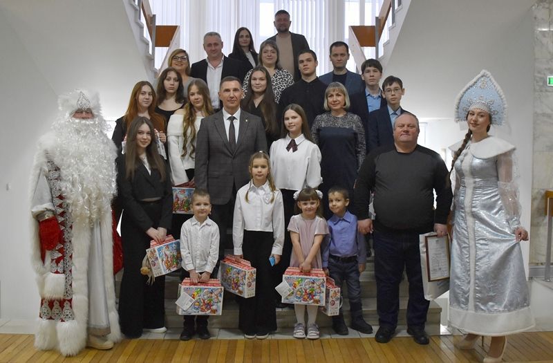 Олег Денисов встретился с многодетными семьями