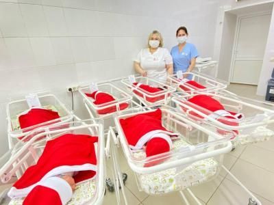 В Саратове в перинатальном центре младенцев наряжают в новогодние костюмы