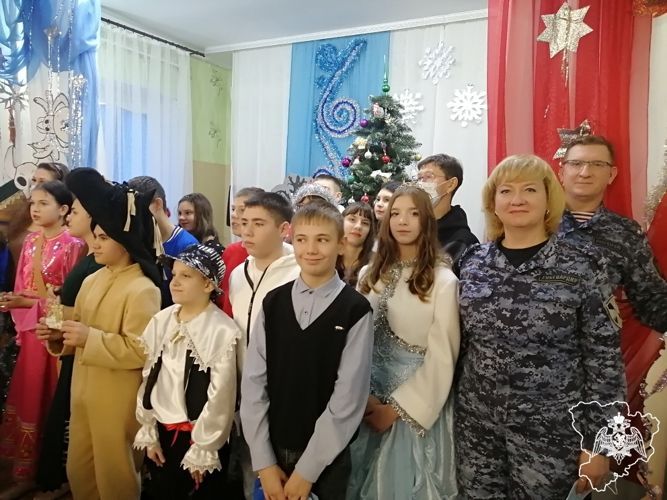 Росгвардейский Дед Мороз навестил воспитанников детского дома в Волгоградской области