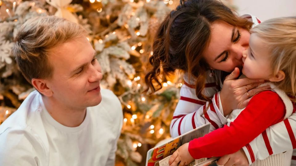 Из роддома Ноябрьска выписали маленьких Снегурочек и Дедов Морозов