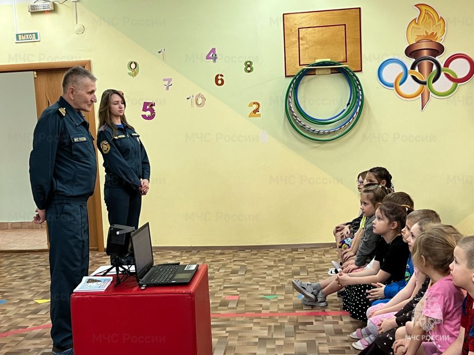 Перед Новым годом правила безопасности мы повторим!