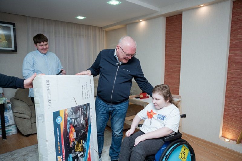 Александр Соколов подарил сюрприз многодетной семье в Кирове