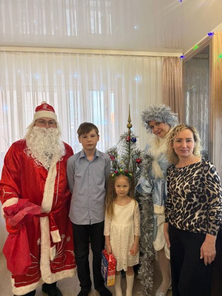 Ульяновские полицейские в рамках акции «Полицейский Дед Мороз» поздравили многодетные семьи