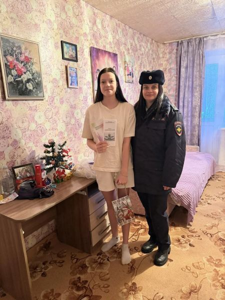 Во Ржеве Полицейский Дед Мороз заглянул в гости к многодетным семьям