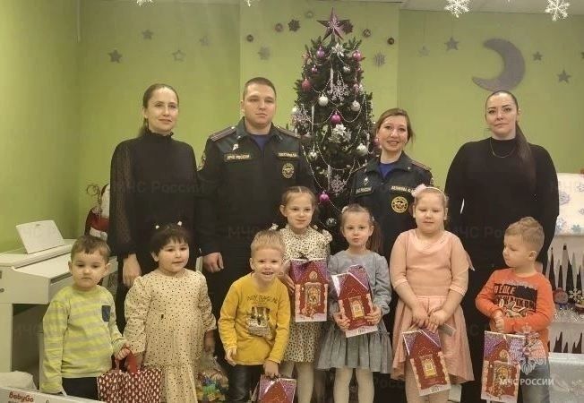 Тульские спасатели организовали праздник для воспитанников детского дома