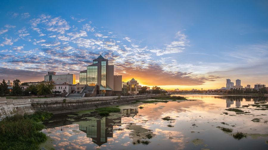 Семья с детьми провела ночь в застрявшем в лесу у Катав-Ивановска автомобиле