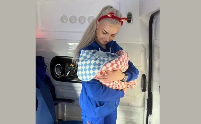 Бригада скорой из Приозерска приняла роды в машине в канун Нового года