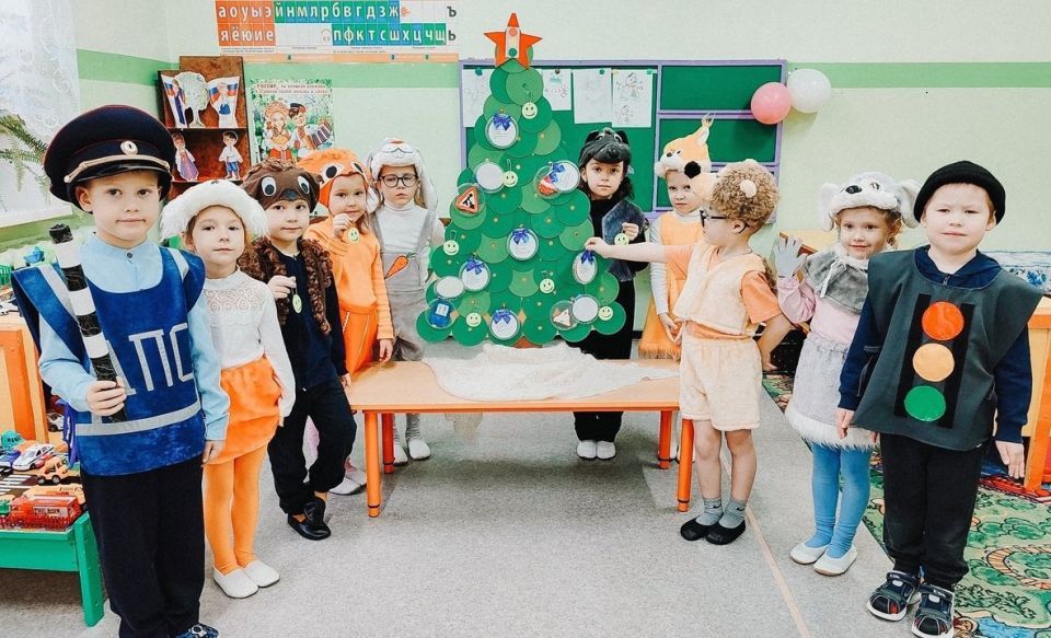 Более 200 работ обучающихся Кировской области было представлено на конкурс «Елочка ЮИД»