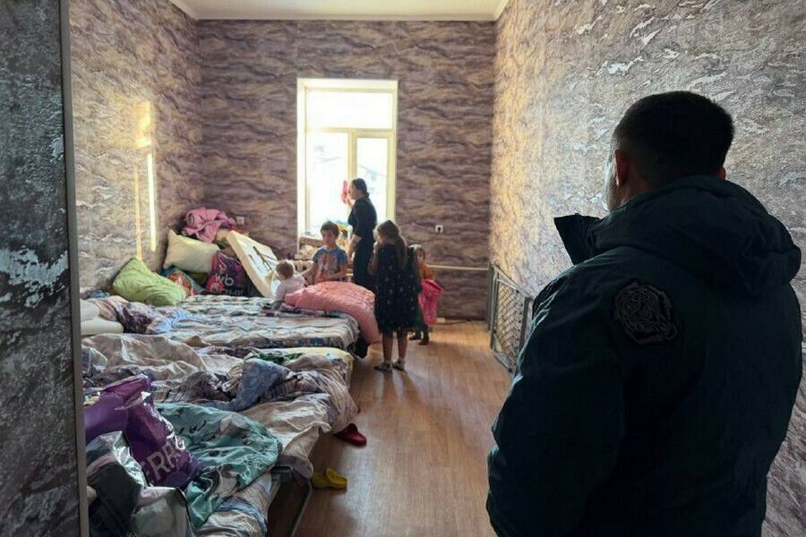 Глава областного центра Олег Имамеев встретился с многодетной семьей, пострадавшей от пожара 2 января